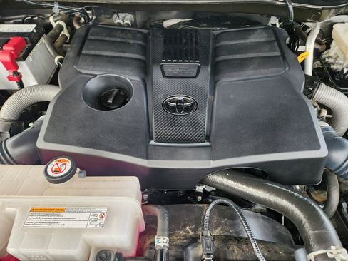 Used 2024 Toyota Tundra Limited w/ Power Package AWD/4WD image 34