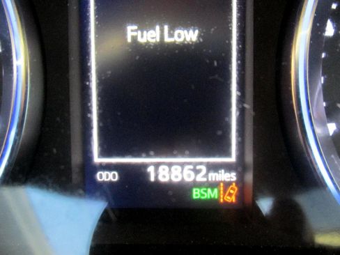 Used 2018 Toyota Highlander SE image 20