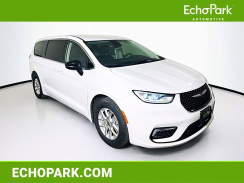 Used 2024 Chrysler Pacifica Touring-L image 1