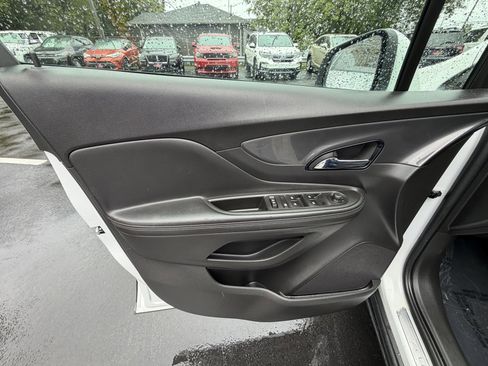 Used 2020 Buick Encore Preferred image 14