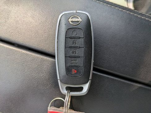 Certified 2025 Nissan Rogue SV FWD image 28