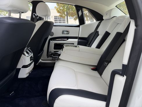 Used 2018 Rolls-Royce Ghost RWD image 37