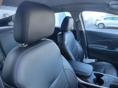 Used 2017 Chevrolet Volt LT w/ Comfort Package image 16