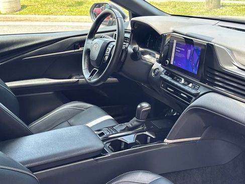 Used 2025 Toyota Camry SE w/ Convenience Package FWD image 11