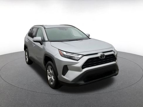 Used 2025 Toyota RAV4 XLE image 3