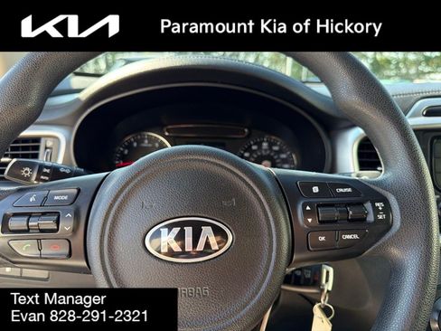 Used 2017 Kia Sorento FWD image 19