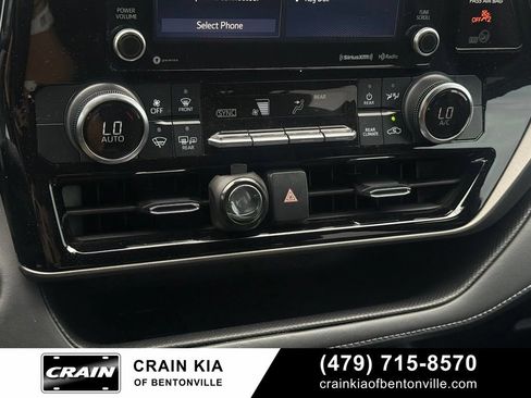Used 2022 Toyota Highlander LE AWD/4WD image 17