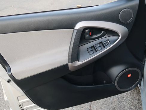 Used 2008 Toyota RAV4 Limited image 13