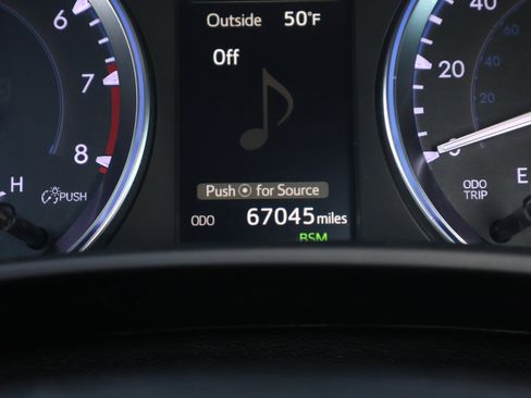 Used 2018 Toyota Highlander XLE image 3