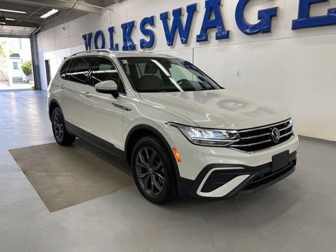 Used 2023 Volkswagen Tiguan SE image 5
