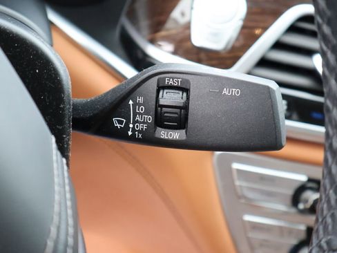 Used 2021 BMW 740i xDrive w/ Premium Package image 36