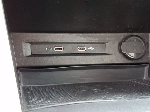 Used 2022 Volkswagen Tiguan SE AWD/4WD image 28
