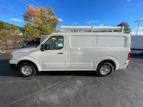 Used 2019 Nissan NV 2500 SV image 2