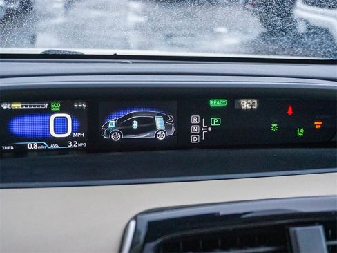 Used 2016 Toyota Prius Three image 19