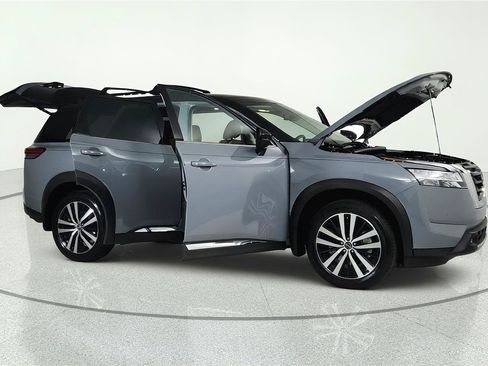 Used 2024 Nissan Pathfinder Platinum FWD image 8