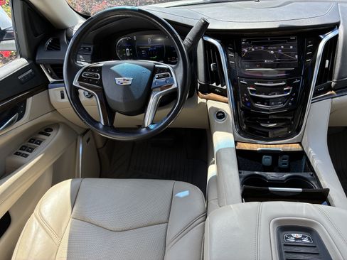 Used 2019 Cadillac Escalade ESV Premium Luxury AWD/4WD image 23