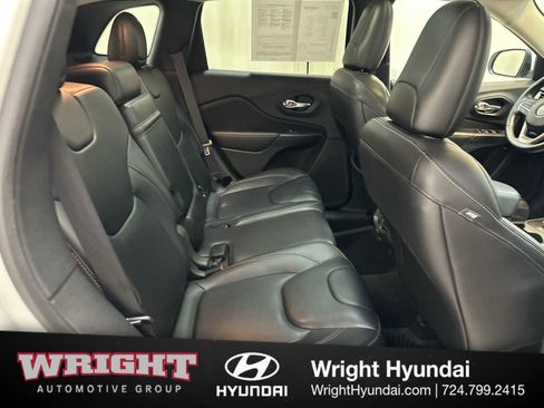 Used 2017 Jeep Cherokee Limited image 16