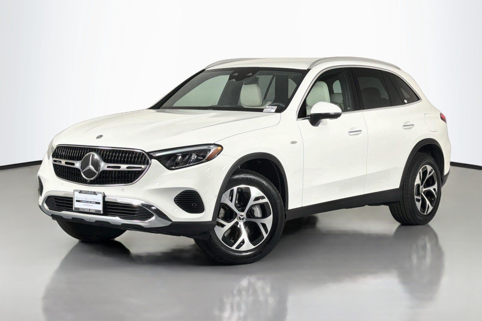 Certified 2025 Mercedes-Benz GLC 350e 4MATIC w/ Driver Assistance Package image 34