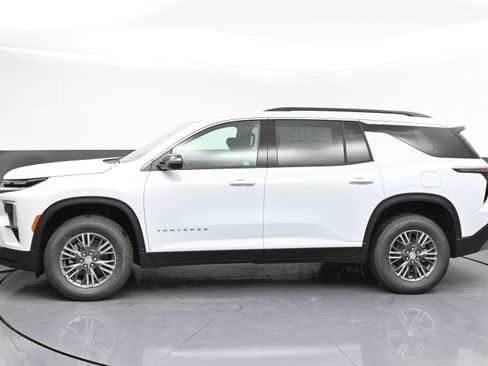 New 2026 Chevrolet Traverse LT w/ Driver Confidence Package AWD/4WD image 4