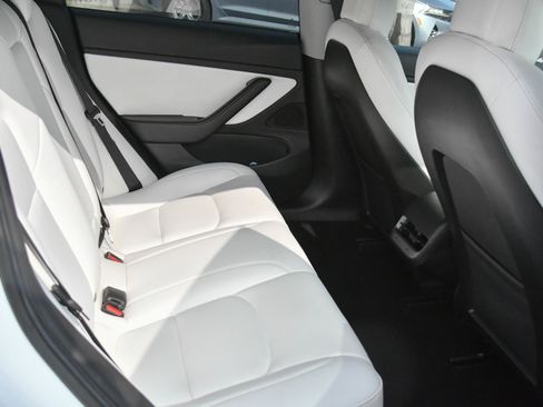 Used 2021 Tesla Model 3 Standard Range Plus image 39