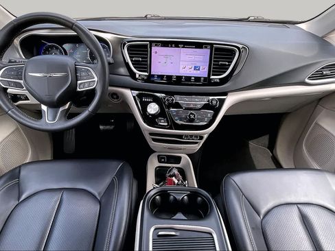 Used 2023 Chrysler Pacifica Touring-L FWD image 26