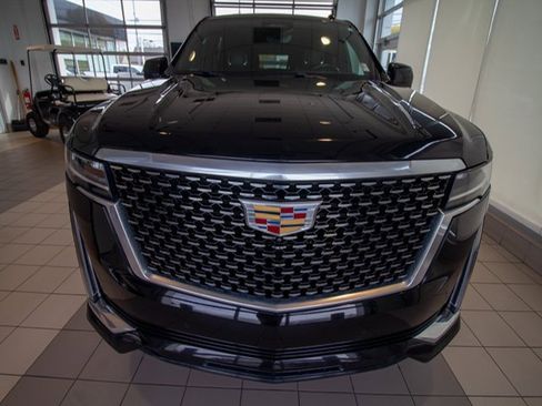 Used 2023 Cadillac Escalade Premium Luxury image 3