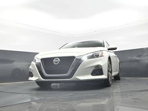 Used 2020 Nissan Altima 2.0 Platinum FWD image 26