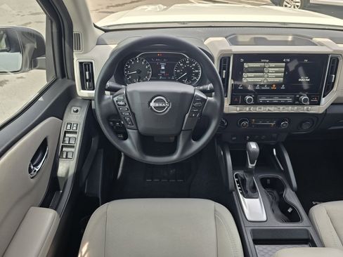Certified 2025 Nissan Frontier SV AWD/4WD image 15