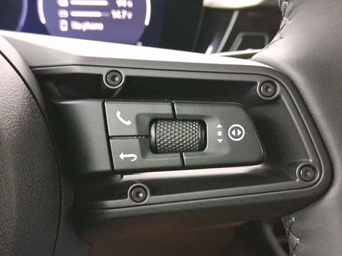 Used 2026 Porsche Macan image 17