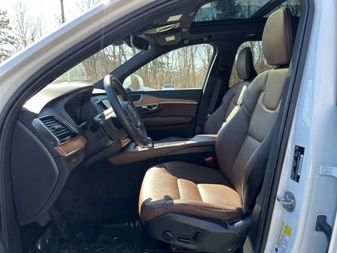 Certified 2024 Volvo XC90 B5 Plus w/ Protection Package Premier image 19