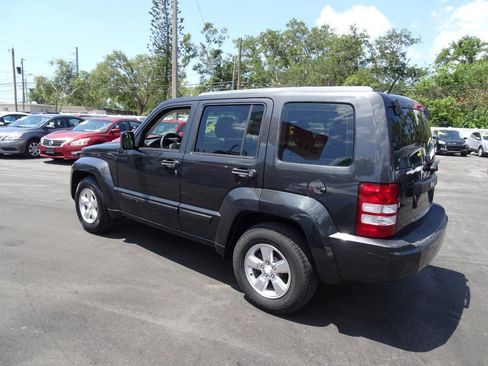 Used 2011 Jeep Liberty Sport image 12