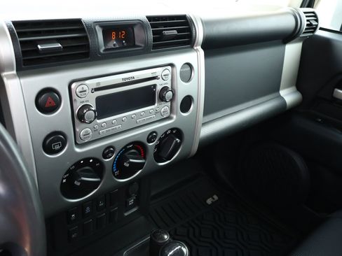 Used 2011 Toyota FJ Cruiser 4WD w/ Convenience Pkg image 16