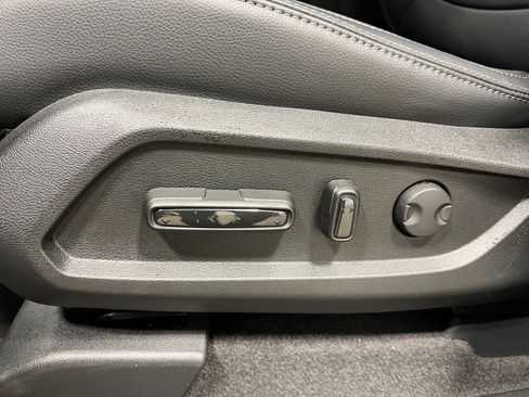 New 2025 Honda Pilot Touring image 14