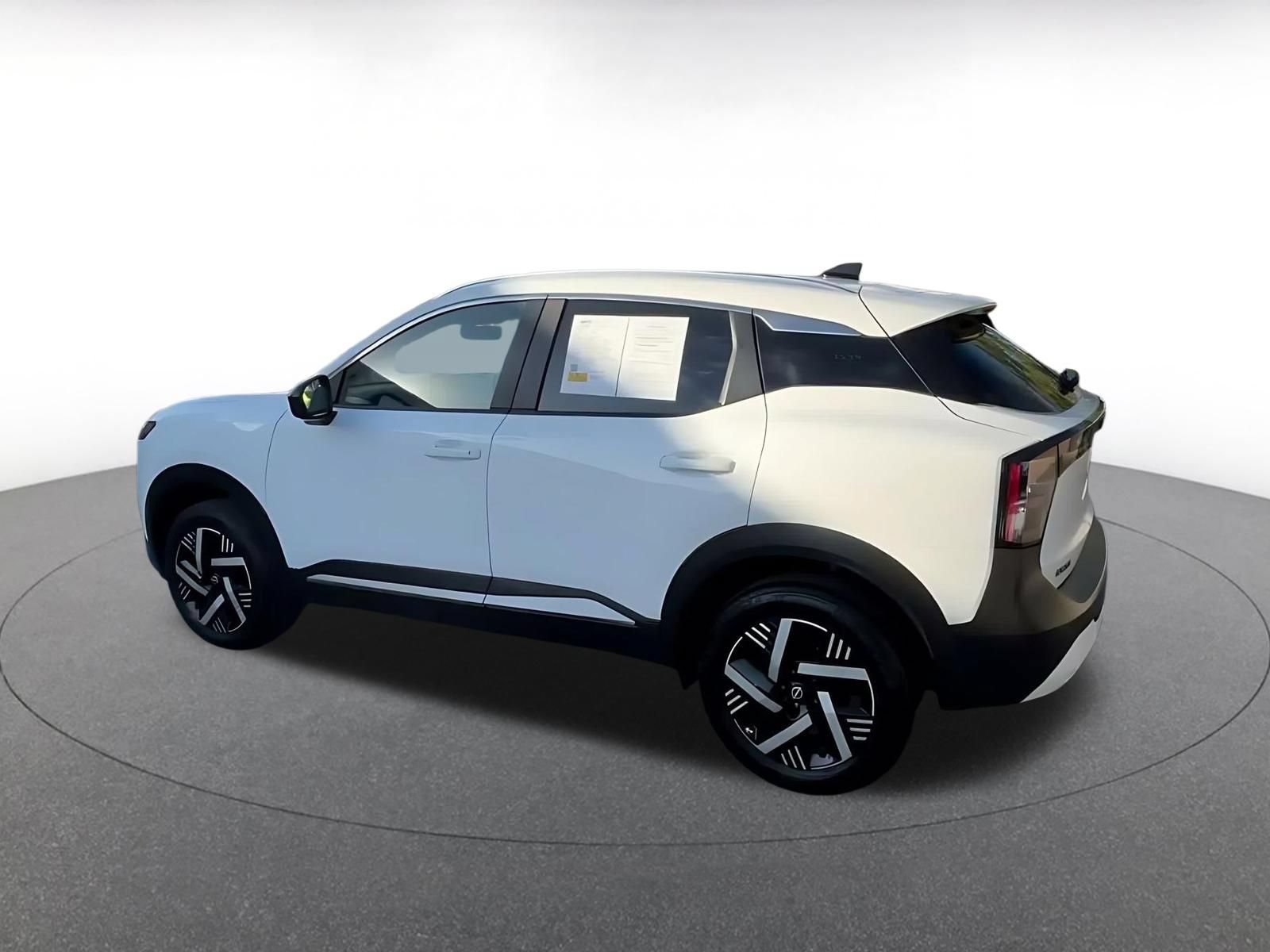 Used 2026 Nissan Kicks SV w/ Cold Weather Package FWD image 9