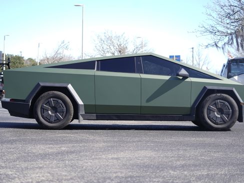 Used 2025 Tesla Cybertruck AWD Crew Cab image 8