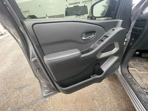 Used 2024 Nissan Frontier SL w/ Technology Package image 5