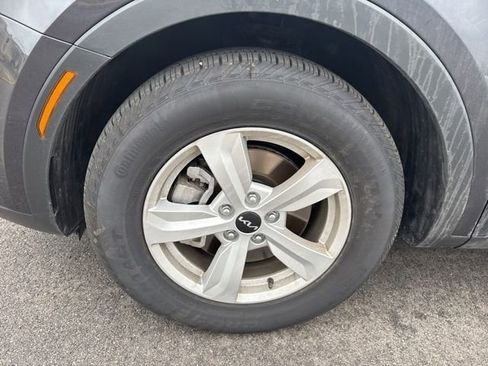 Used 2025 Kia Sorento LX image 8