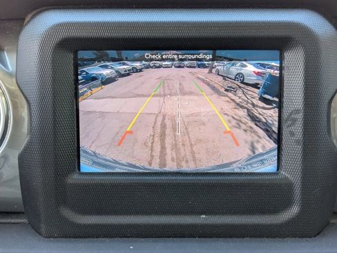 Used 2019 Jeep Wrangler Unlimited Sahara AWD/4WD image 14