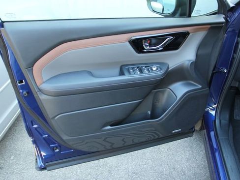 Used 2025 Subaru Forester Sport image 13