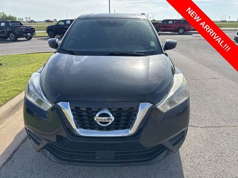 Used 2020 Nissan Kicks S image 2