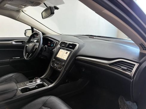 Used 2017 Ford Fusion SE w/ Fusion SE Technology Package FWD image 19