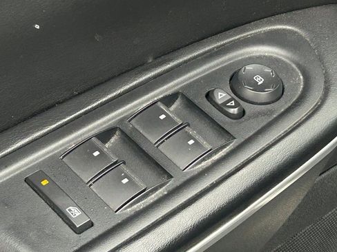 Used 2012 GMC Acadia SLE image 21