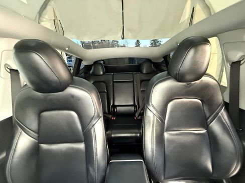 Used 2020 Tesla Model Y Long Range image 29