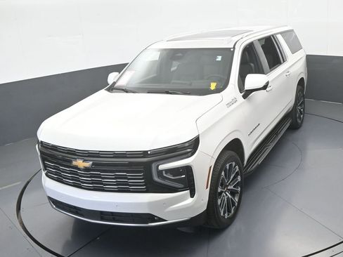 Used 2025 Chevrolet Suburban High Country w/ Sun And Tow Package RWD image 56