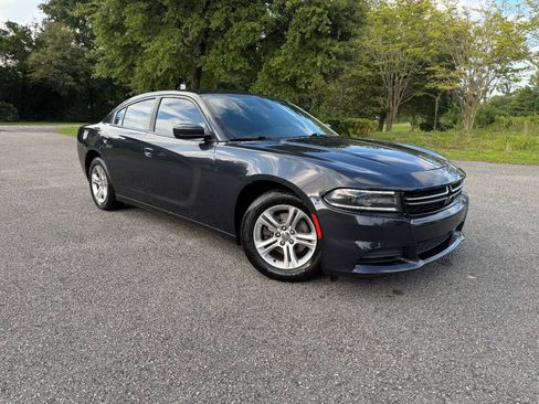 Used 2018 Dodge Charger SXT RWD image 8