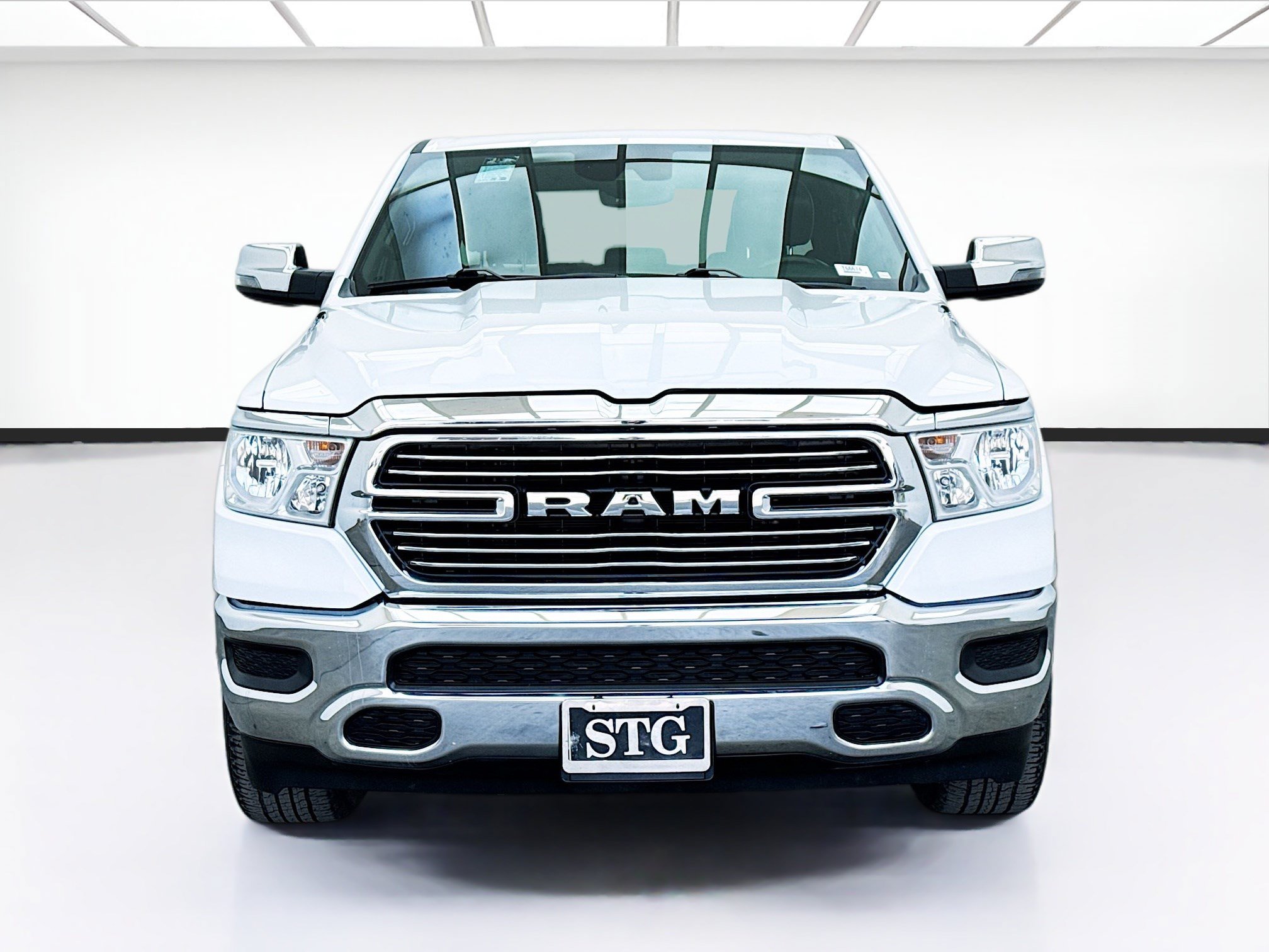 Used 2024 RAM 1500 Laramie AWD/4WD image 2