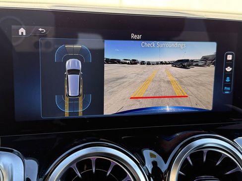 Used 2024 Mercedes-Benz GLB 250 image 10