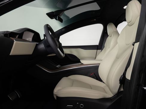 Used 2023 Tesla Model X AWD/4WD image 15