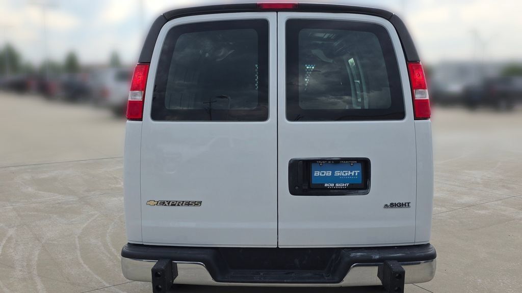 Used 2024 Chevrolet Express 2500 w/ Driver Convenience Package RWD image 4