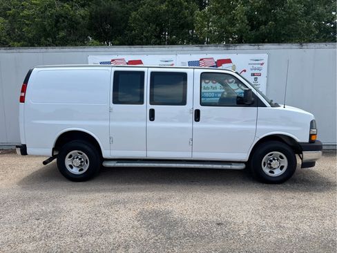 Used 2024 Chevrolet Express 2500 w/ Driver Convenience Package RWD image 2
